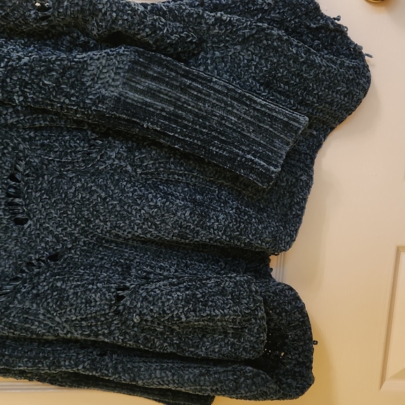 Sweater - Picture 4 of 4